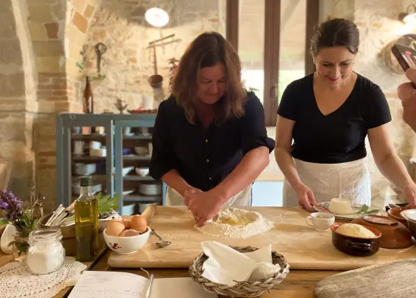 Guests learning to make homemade pasta during a cooking class with Giulia in Abruzzo