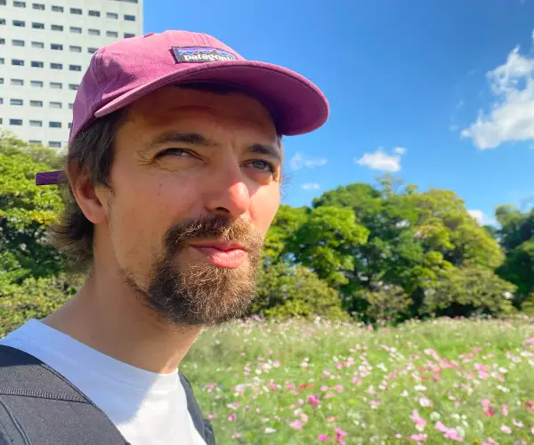 Vago Cycling founder smiling outdoors, embodying the friendly and authentic Italian spirit of the brand